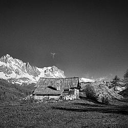 Le Queyrellin, Chalets de Lacha