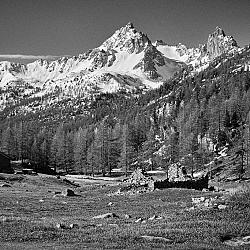 Dent du Diable, Chalets Laval